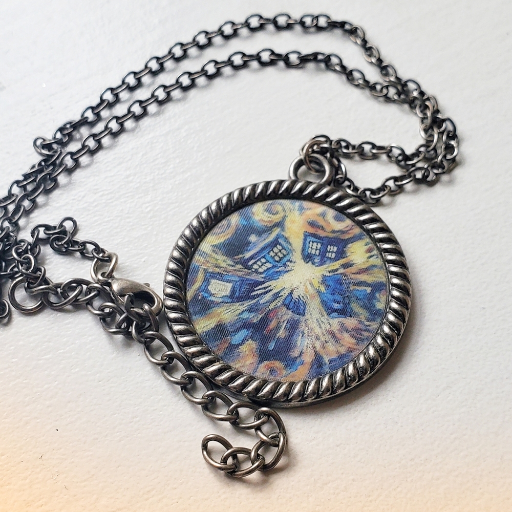 Dr Who pendant necklace